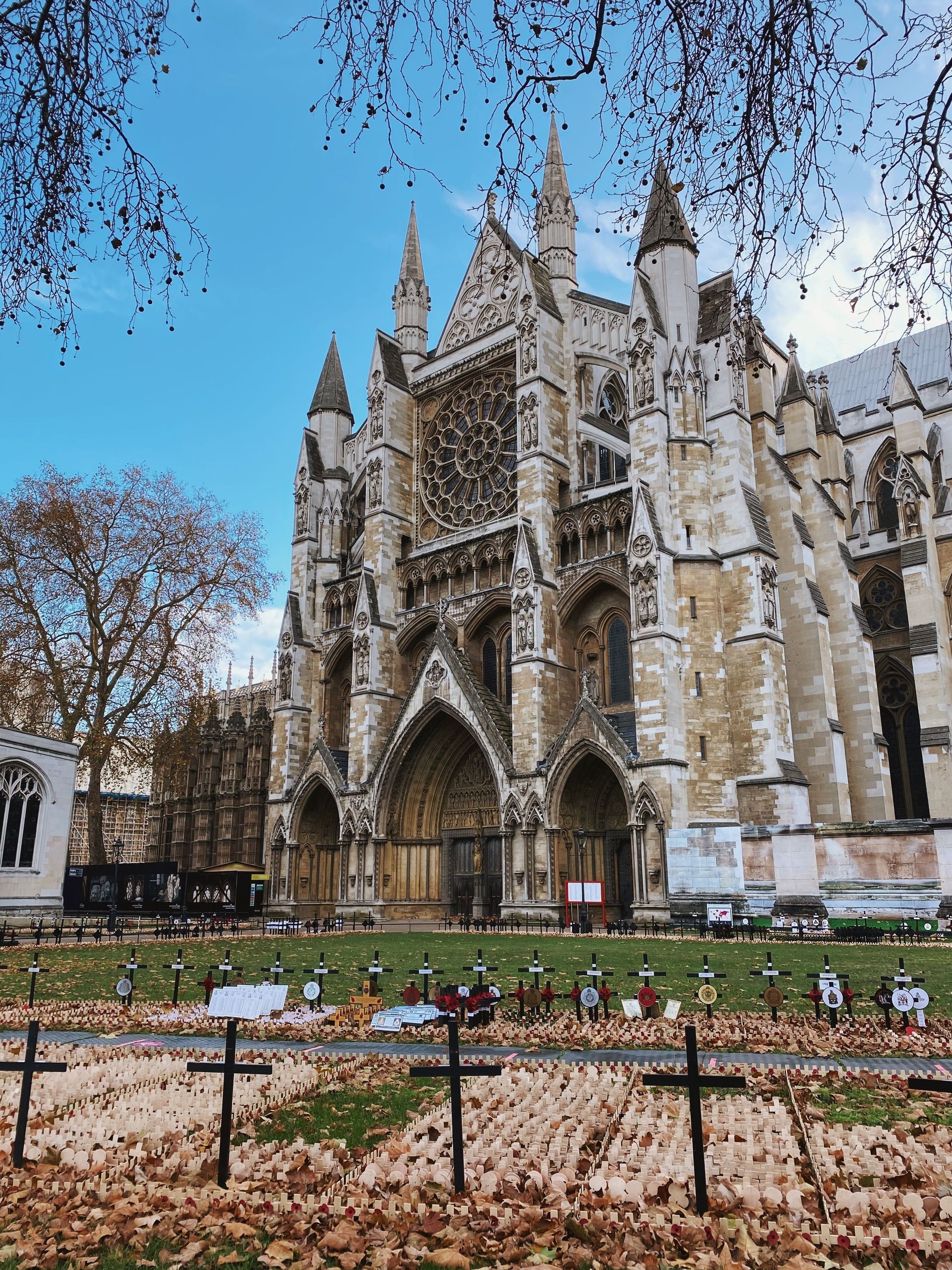 Discover London's royal heritage on a 5-hour private sightseeing tour, including admission and approximately 2 hours inside the magnificent Westminster Abbey. Explore its stunning architecture, royal tombs and centuries of history. Enjoy comfortable executive transport, iconic landmarks, selected photo stops and convenient hotel or private-address pickup and drop-off throughout Greater London. Ideal for families, couples and senior travellers.