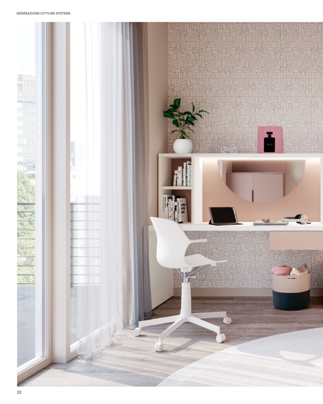 Moderna scrivania bianca con sedia vicino a una finestra, toni neutri e oggetti decorativi.