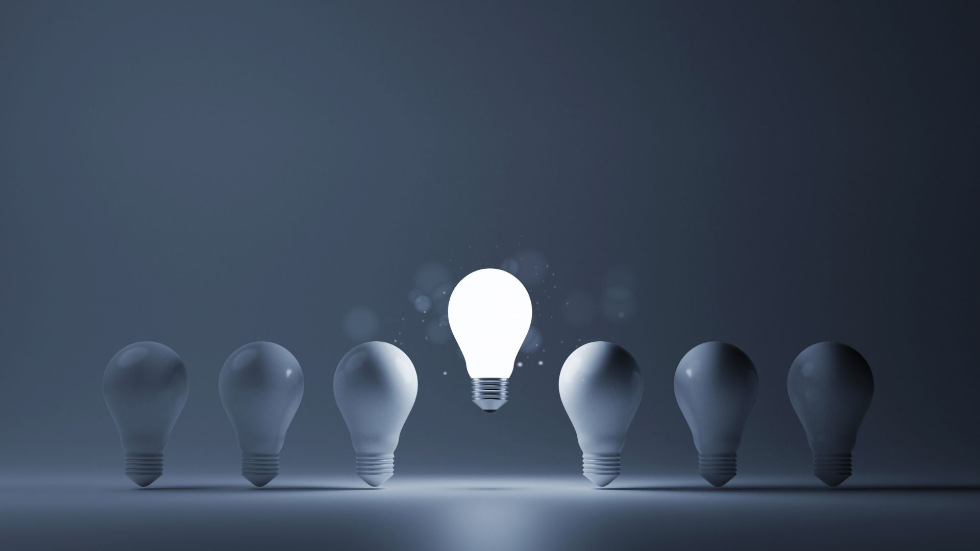 7 lightbulb with middle lightbulb glowing