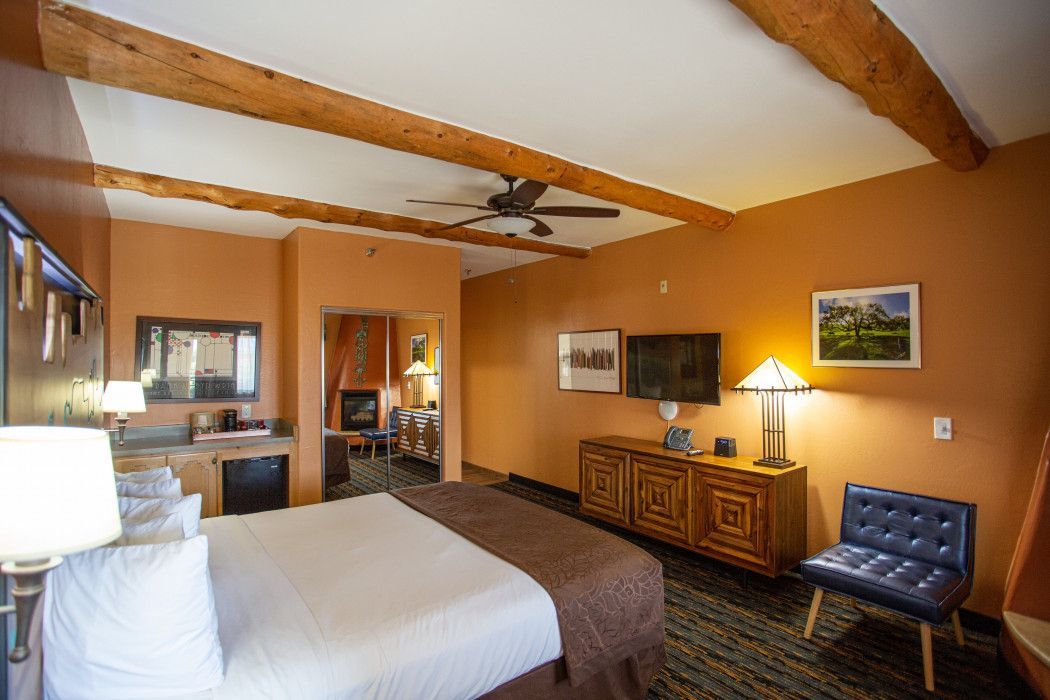Hotel room at Southwest Inn Sedona with king-size bed and flat-screen TV