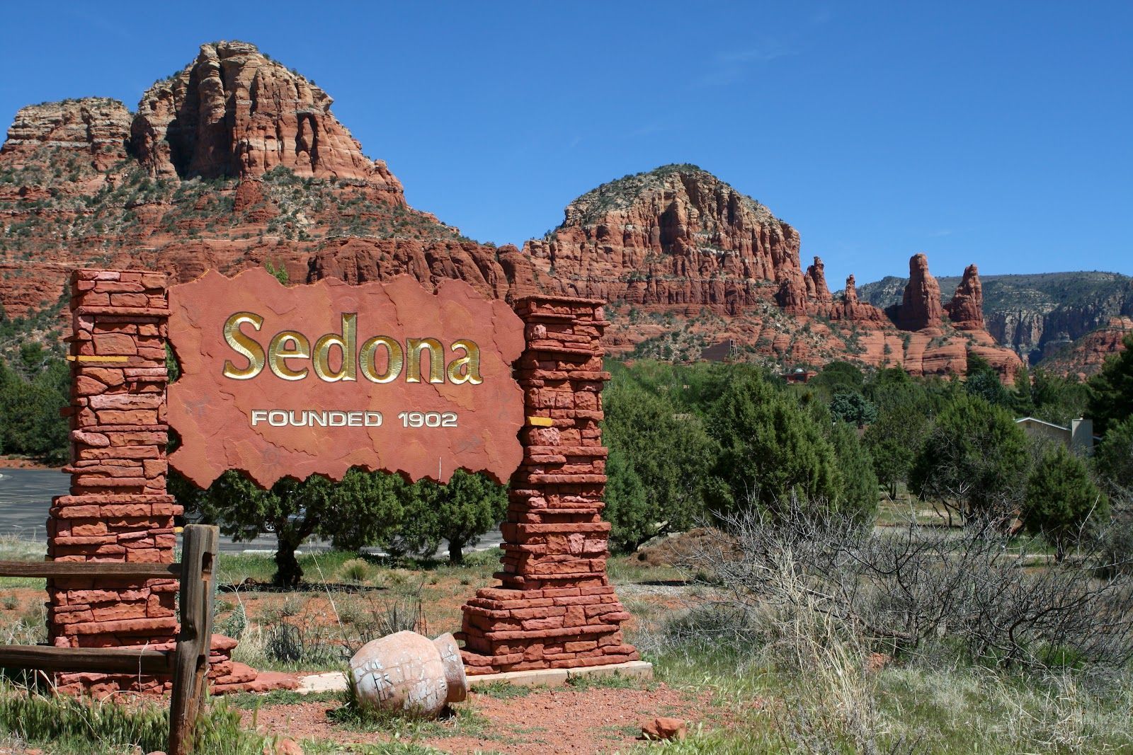 Historic Sedona, Arizona founded 1902 welcome sign