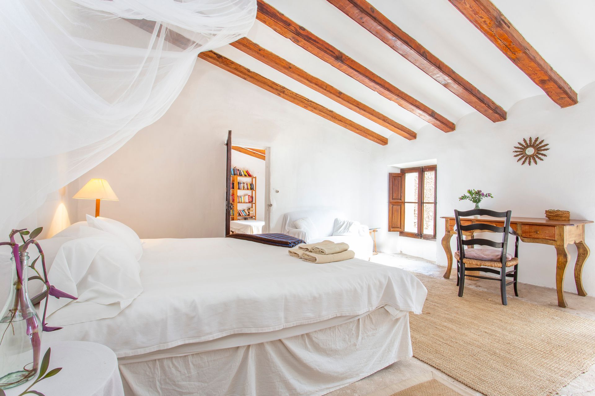 Top white king room in Son Rullan SE retreat