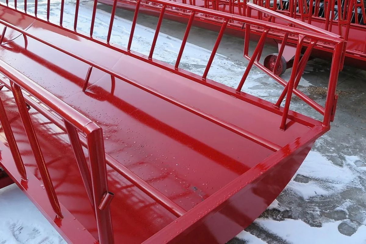 Stoltzfus Manufacturing Rear Gate with full length bale support pipes