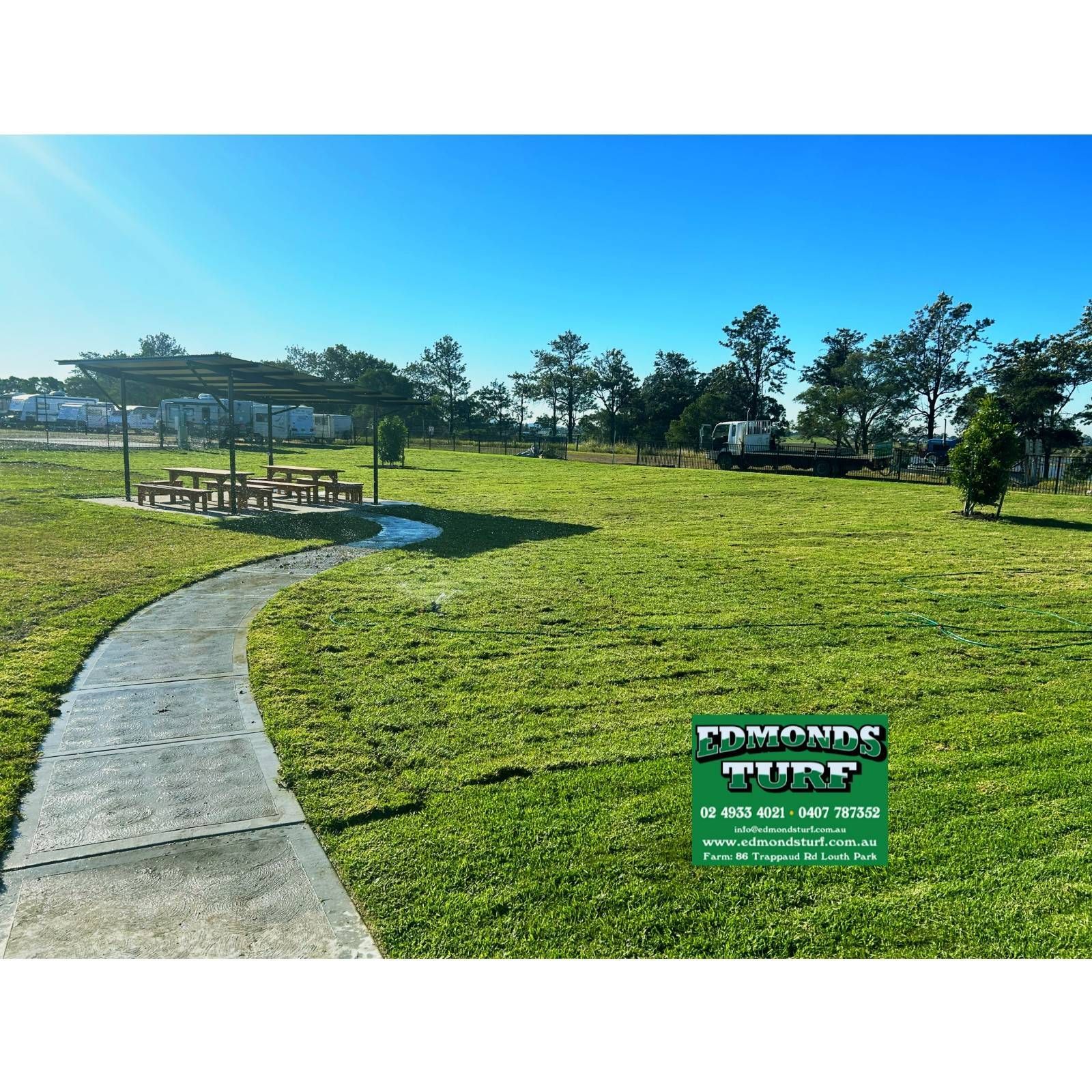 Curving Sidewalk Through a Sunny Green Park — Edmonds Turf in Louth Park, NSW