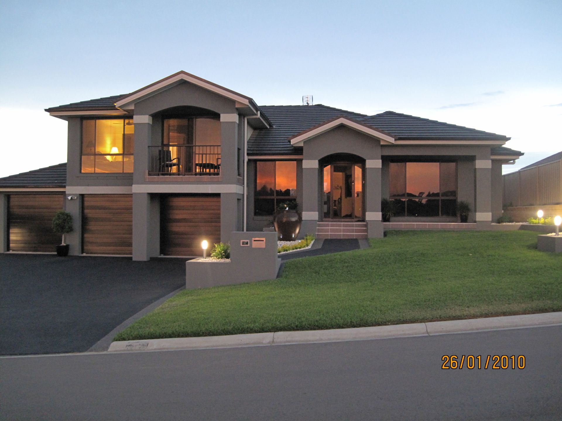 Two-story Suburban House at Dusk — Edmonds Turf in Louth Park, NSW