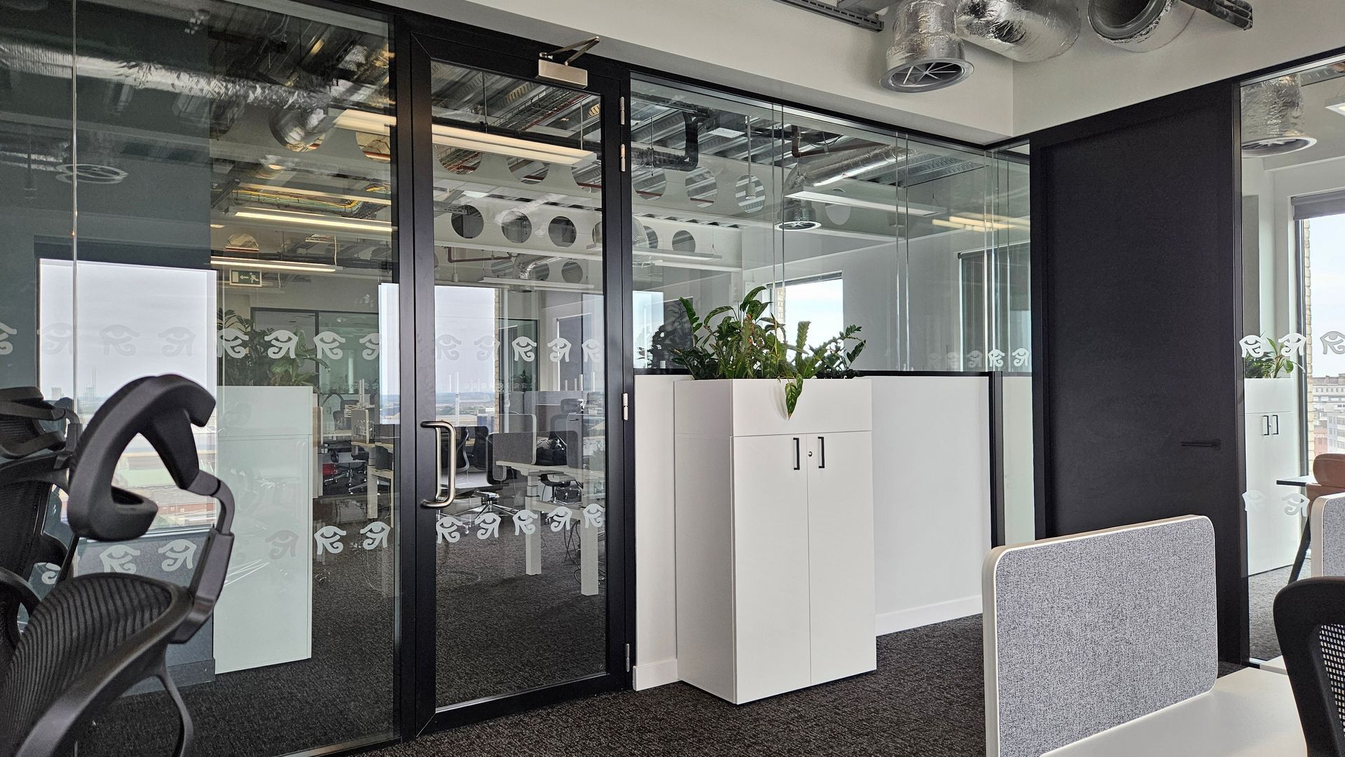 Acoustic glass meeting room created using double glazed acoustic partitions in Teesside