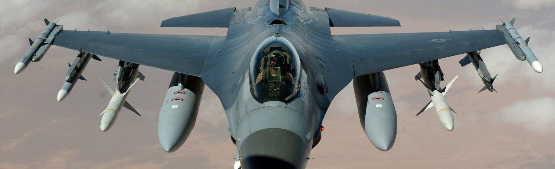 image of an f-16 fighter jet
