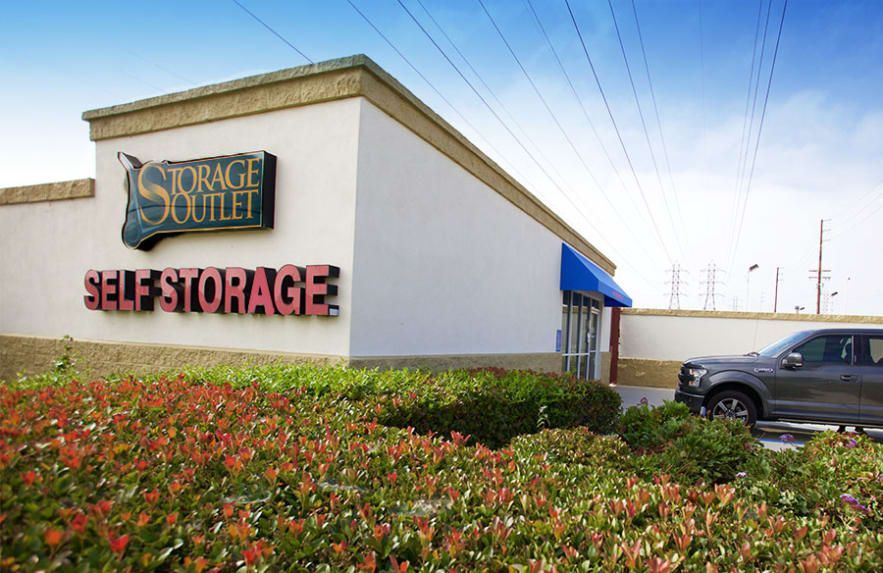 storage outlet self storage