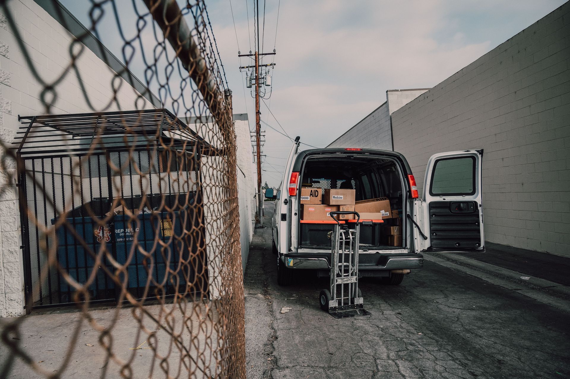 People loading boxes into a moving van