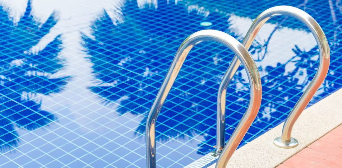 Clean swimming pool