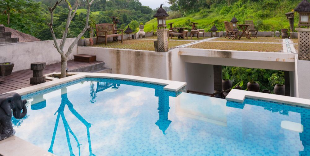 Above ground pool