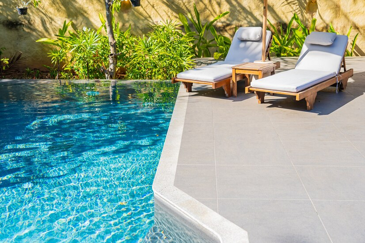 Resort-style Pool Features
