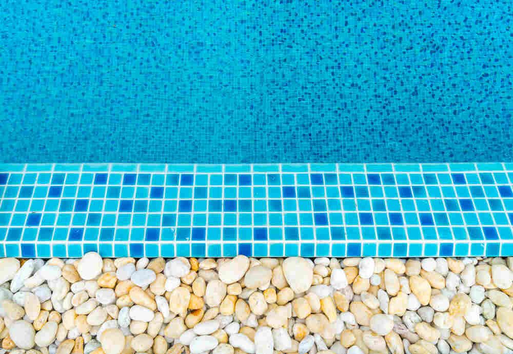 Swimming pool with pebble