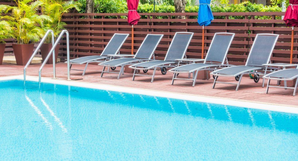 Free chlorine pool