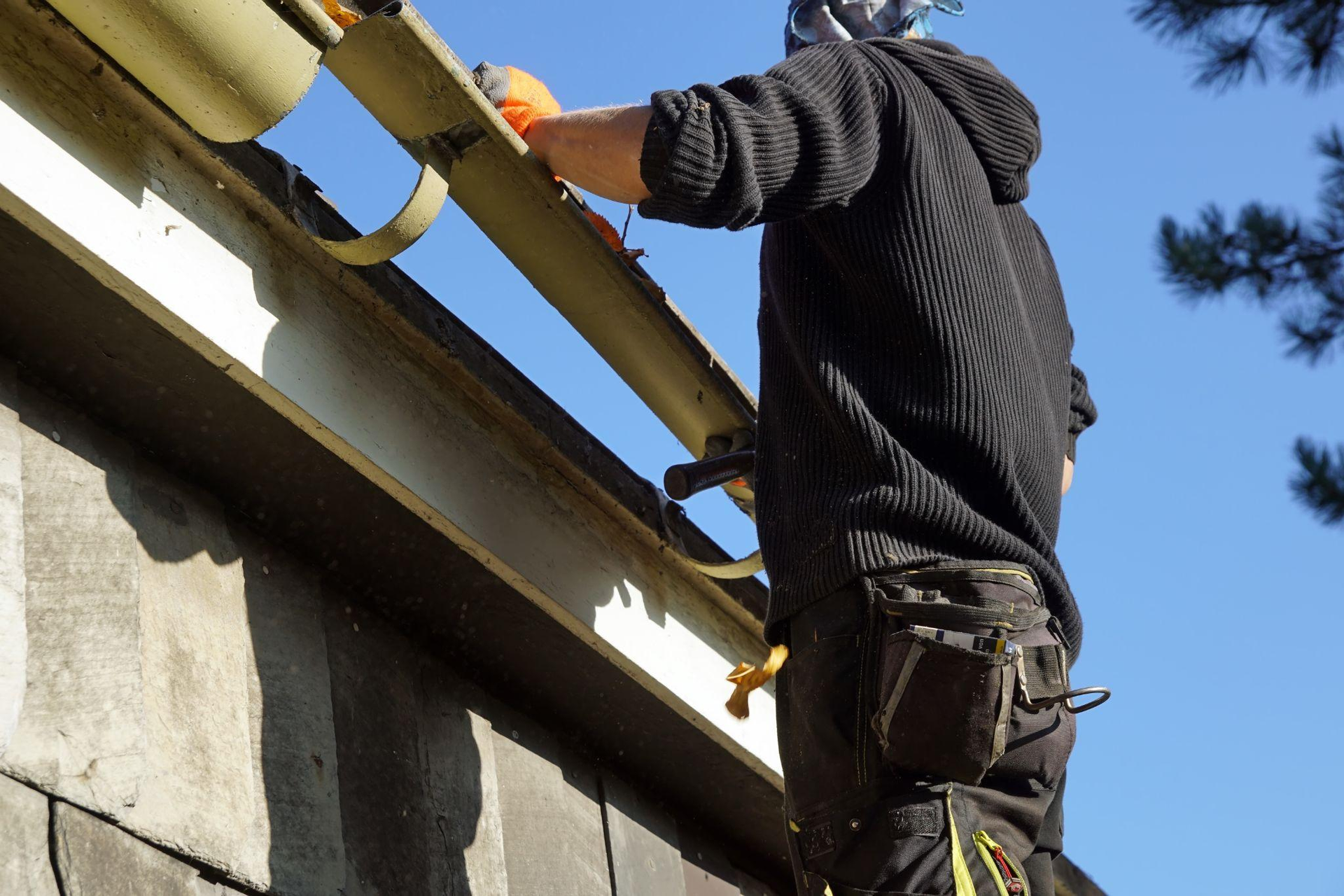 Rainwater Picking Fights With Your Home? Get Gutters