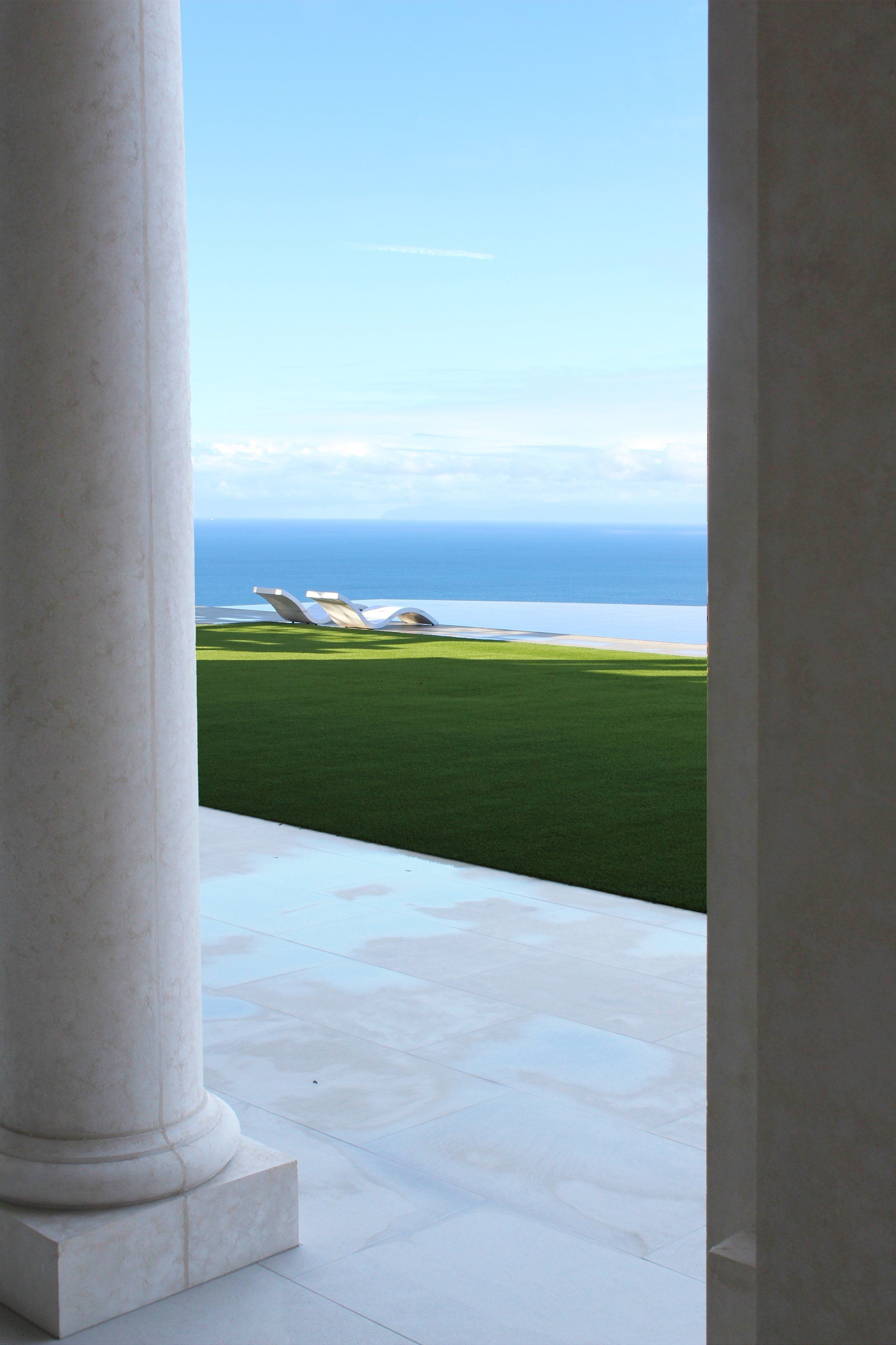 Exterior of Newport Coast estate designed by Oatman Architects