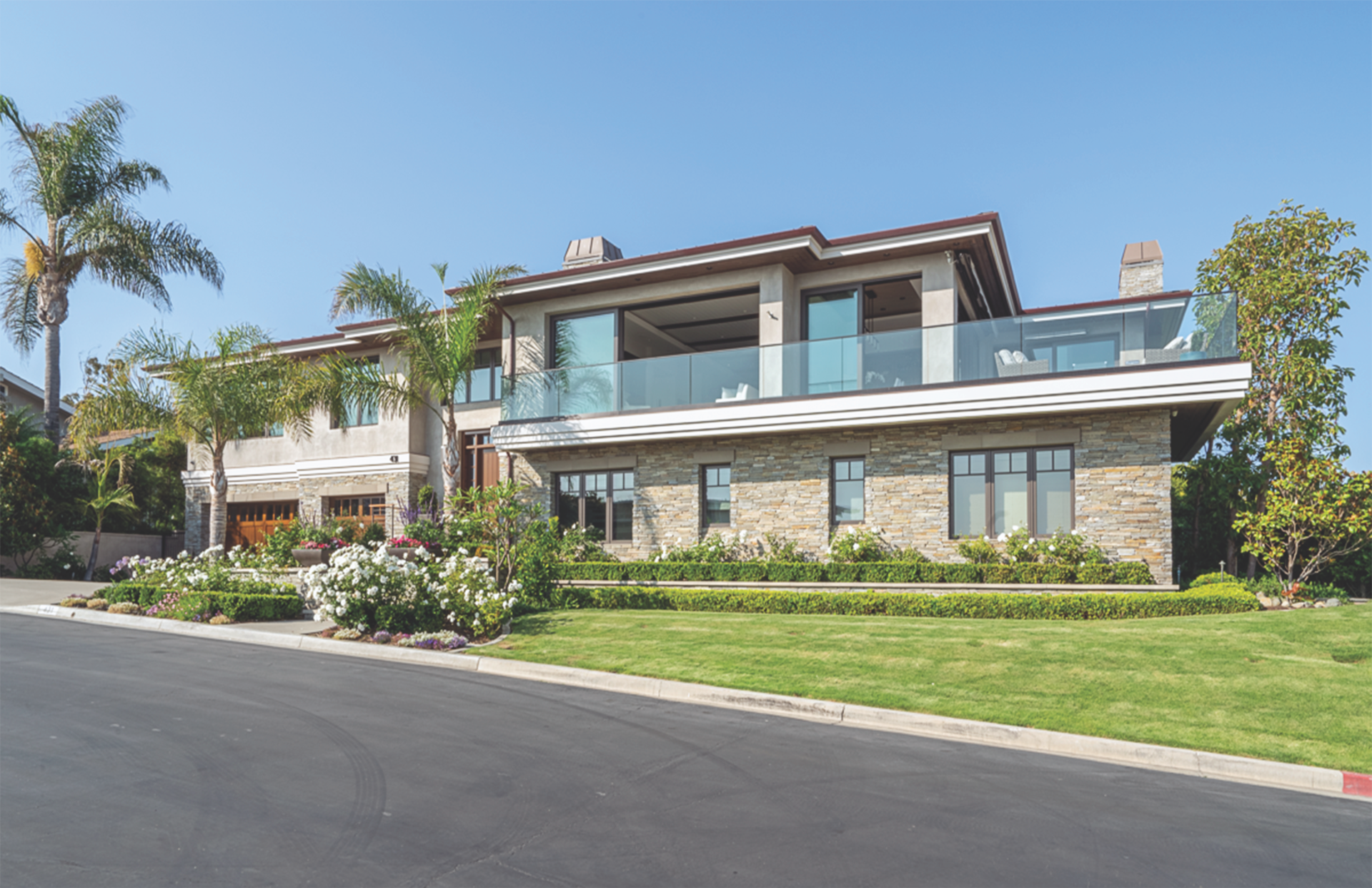 Exterior of Dana Point house designed by Oatman Architects