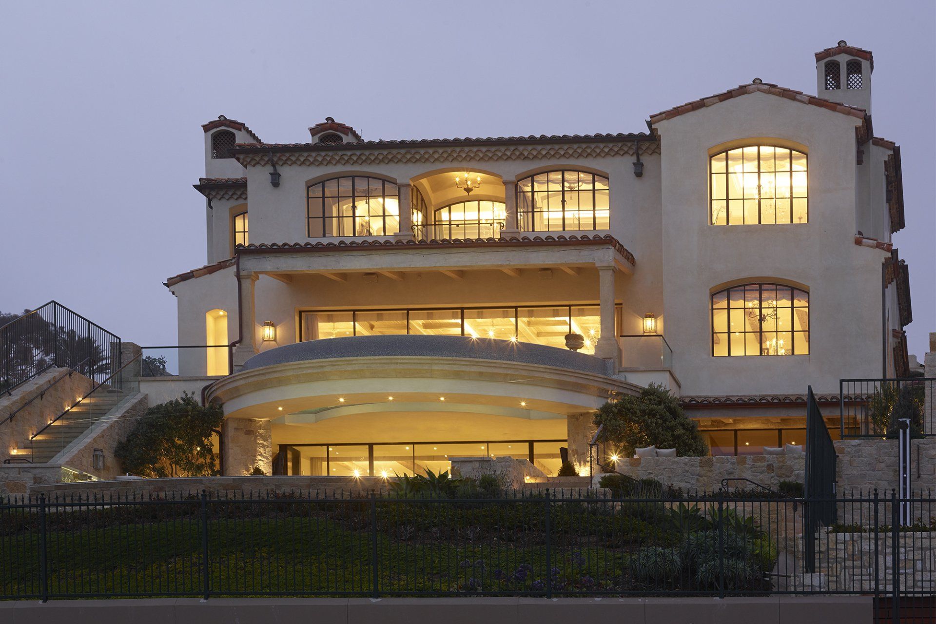 Exterior of Southern California house designed by Oatman Architects