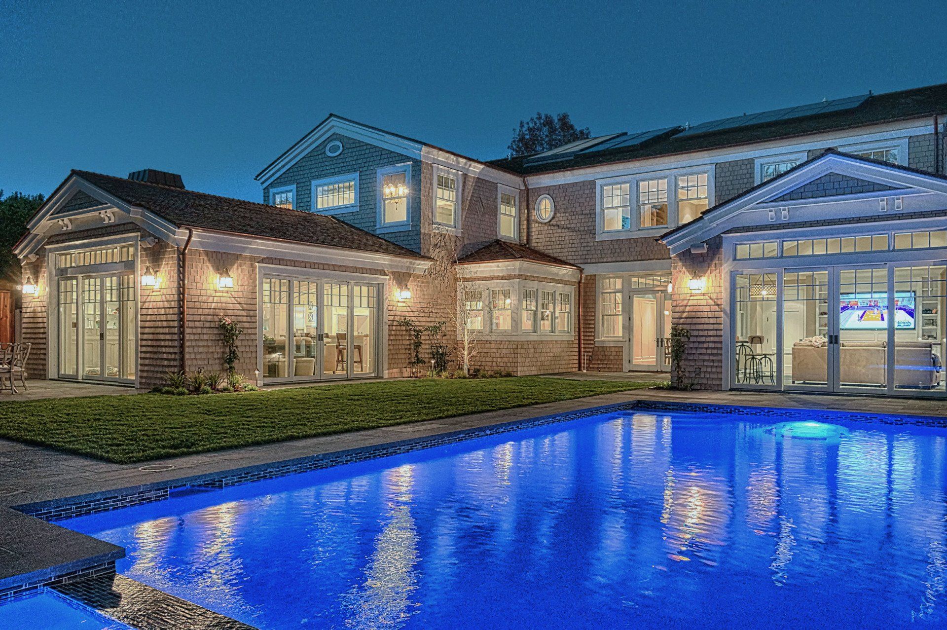 Pool of a Newport Beach house designed by Oatman Architects