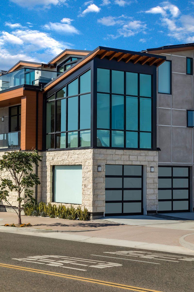 Exterior of 500 E. Balboa blvd in newport beach. A mixed use property