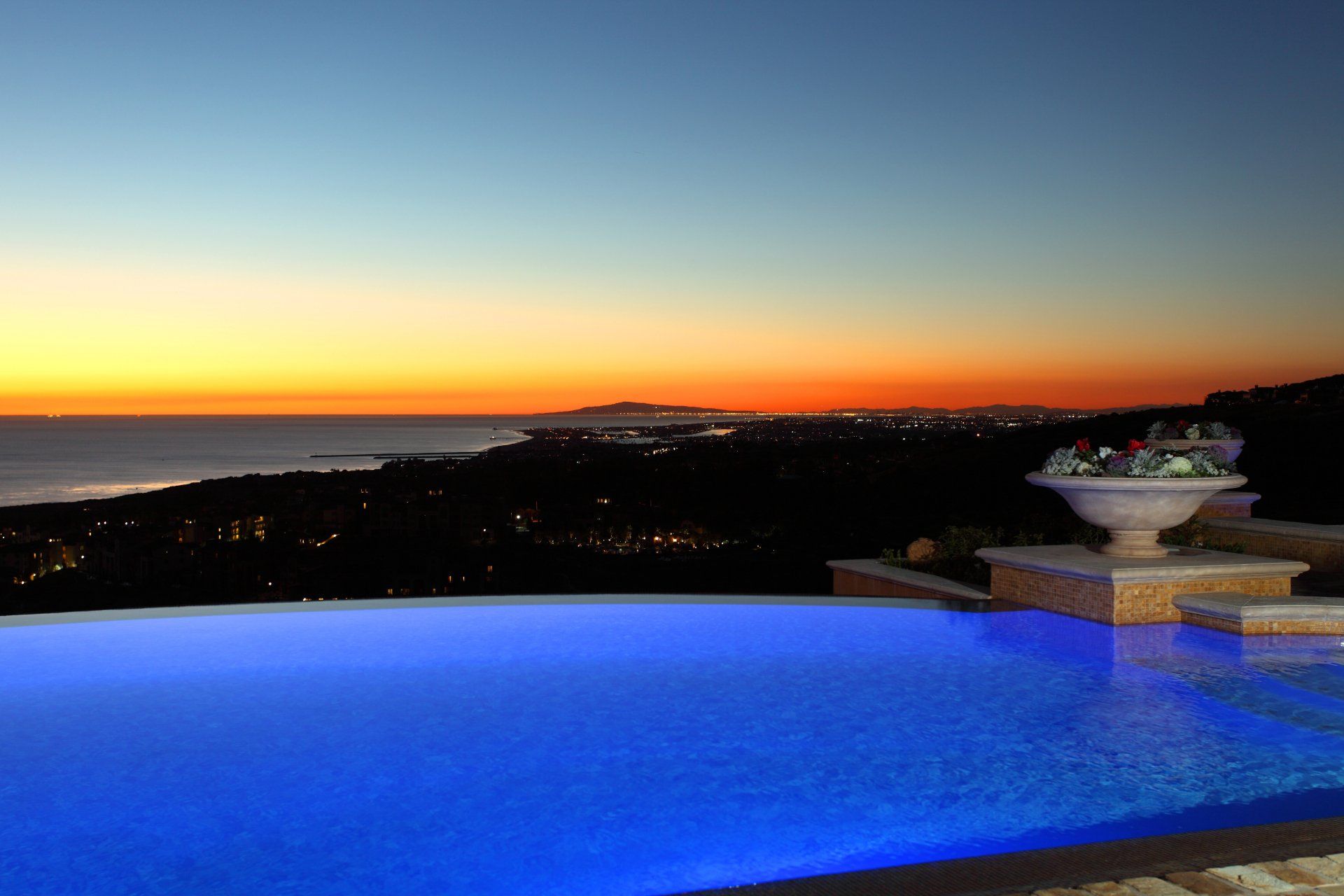 Exterior of Crystal Cove house designed by Oatman Architects