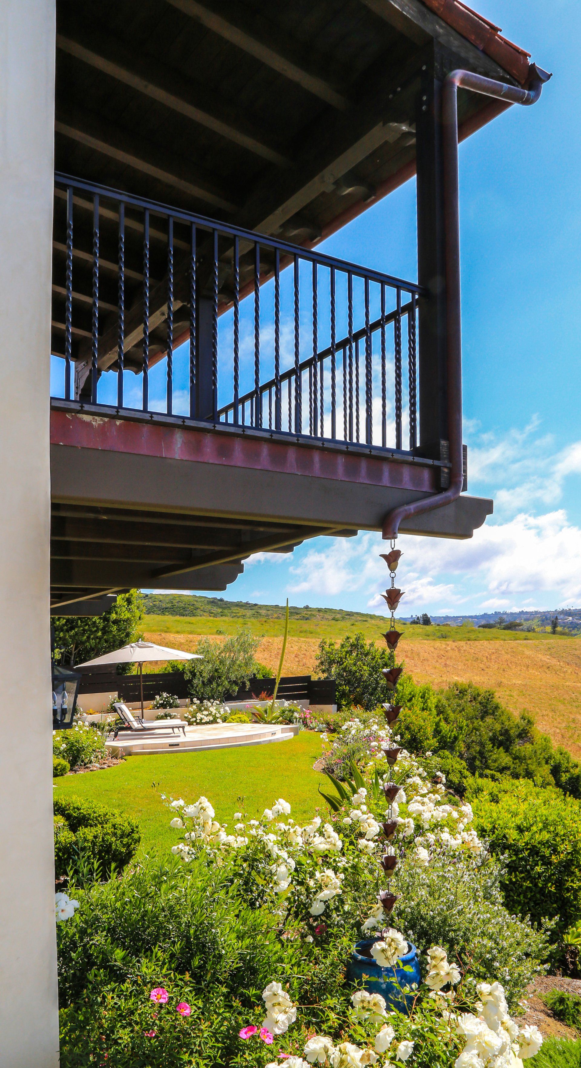 Exterior of Laguna Beach Hilltop Cottage designed by Oatman Architects