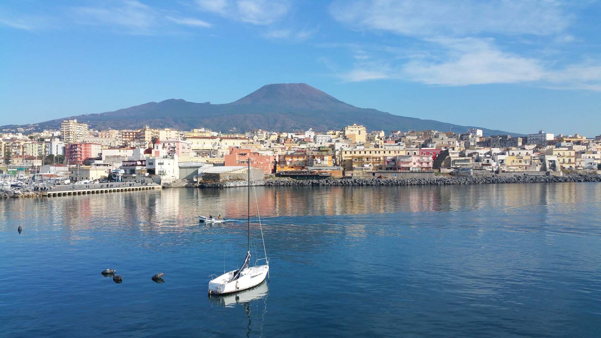 Torre del Greco ai piedi del Vesuvio, culla della tradizione artistica del cameo