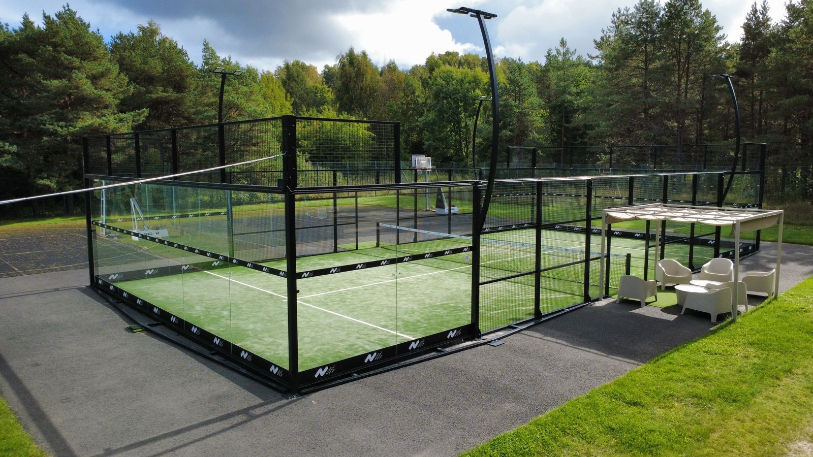 Padel Tallinnas – broneeri kvaliteetne väliväljak Nord Spordihoones. Sobib nii algajatele kui ka edasijõudnud mängijatele.