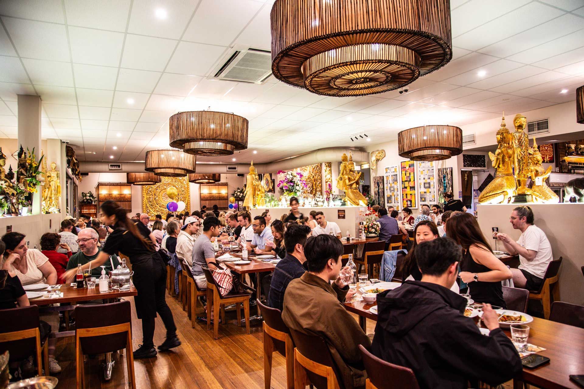 Thai Pothong restaurant during lunch time