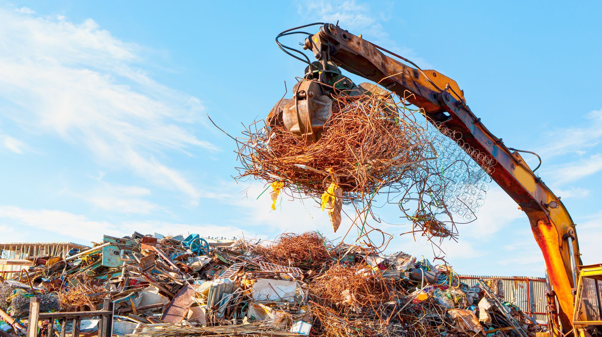 A crane grabber with a pile of rusty scrap. A crane grabber with a pile of rusty scrap.