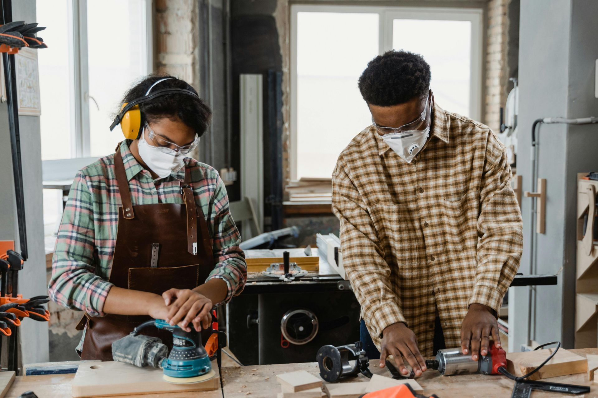 WORKERS DOING DIY