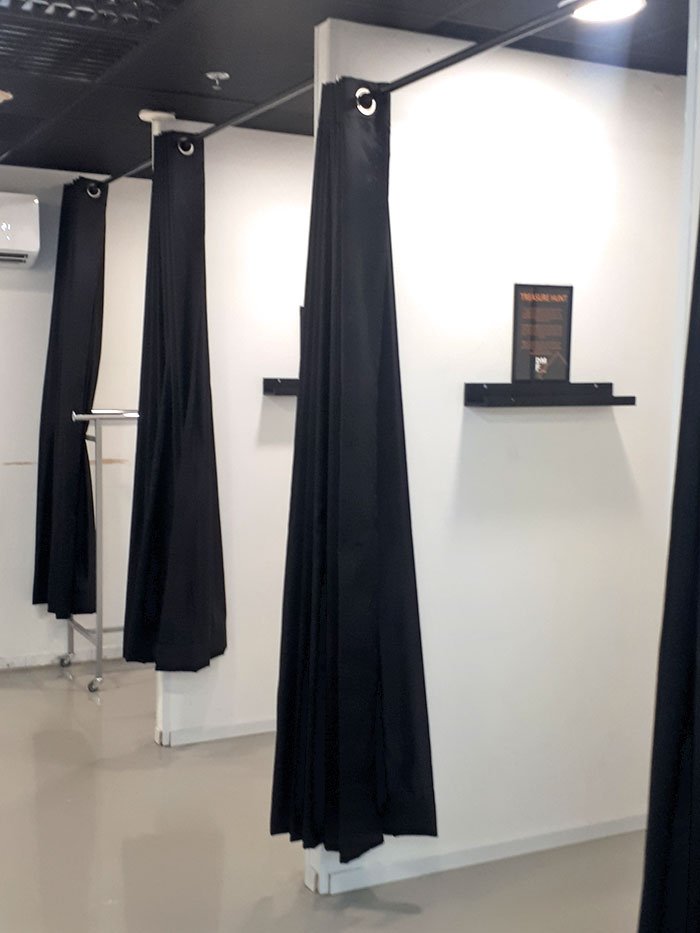 שיפוץ חנות - תאי מדידה ומחיצות