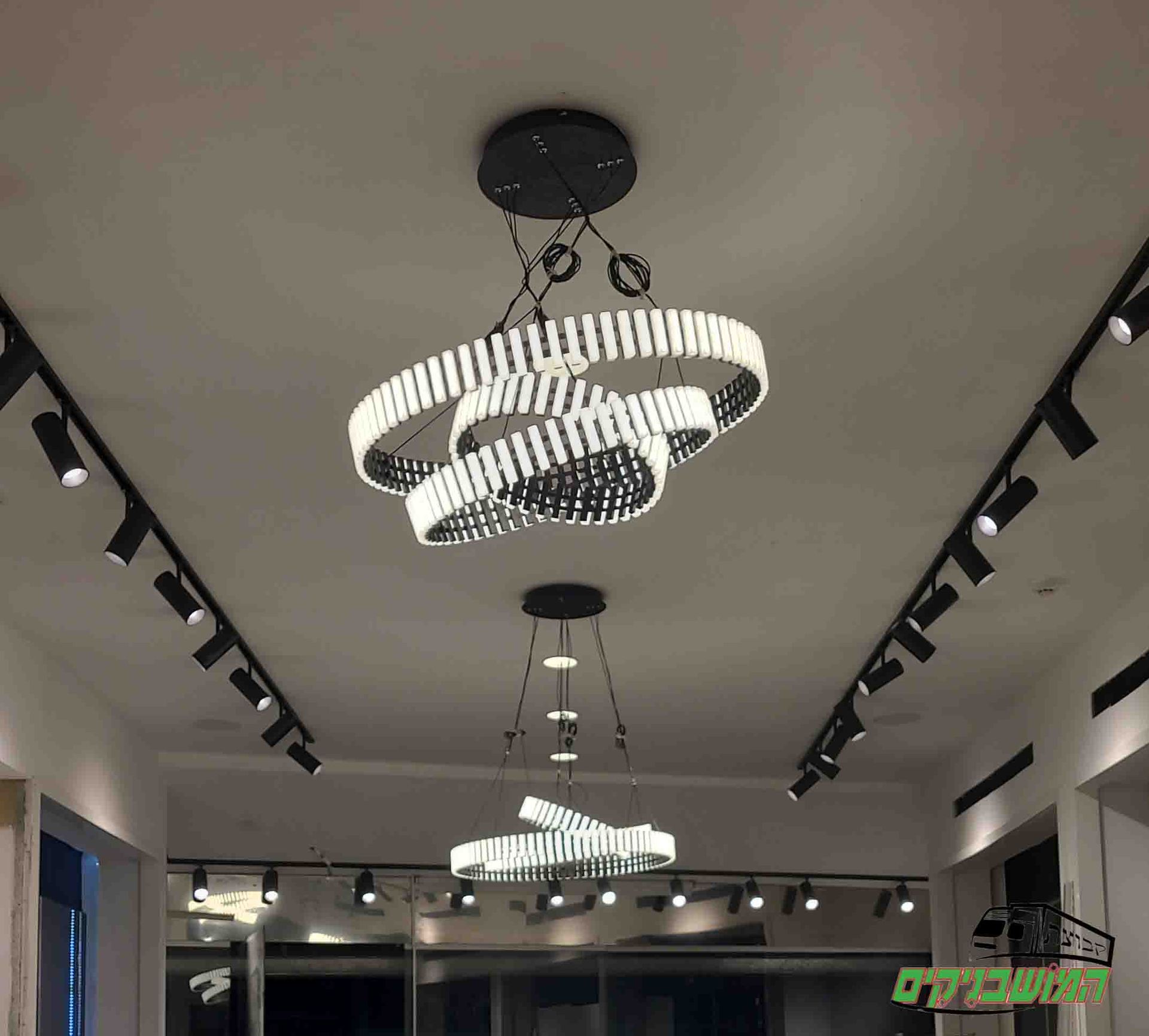 שיפוץ חנויות עם תאורה