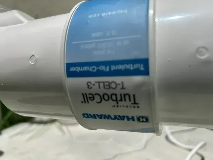 Blue and white Hyamco Turbocell T-GBL-3 pipe fitting with labels on a cylindrical surface