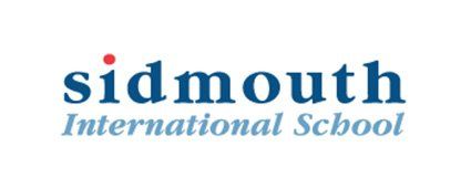 Logo della Sidmouth International School in testo blu e rosso