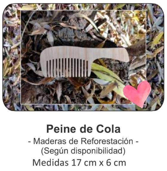 Peine de madera con dientes finos sobre fondo gris, con un corazón rosa y texto de producto en español