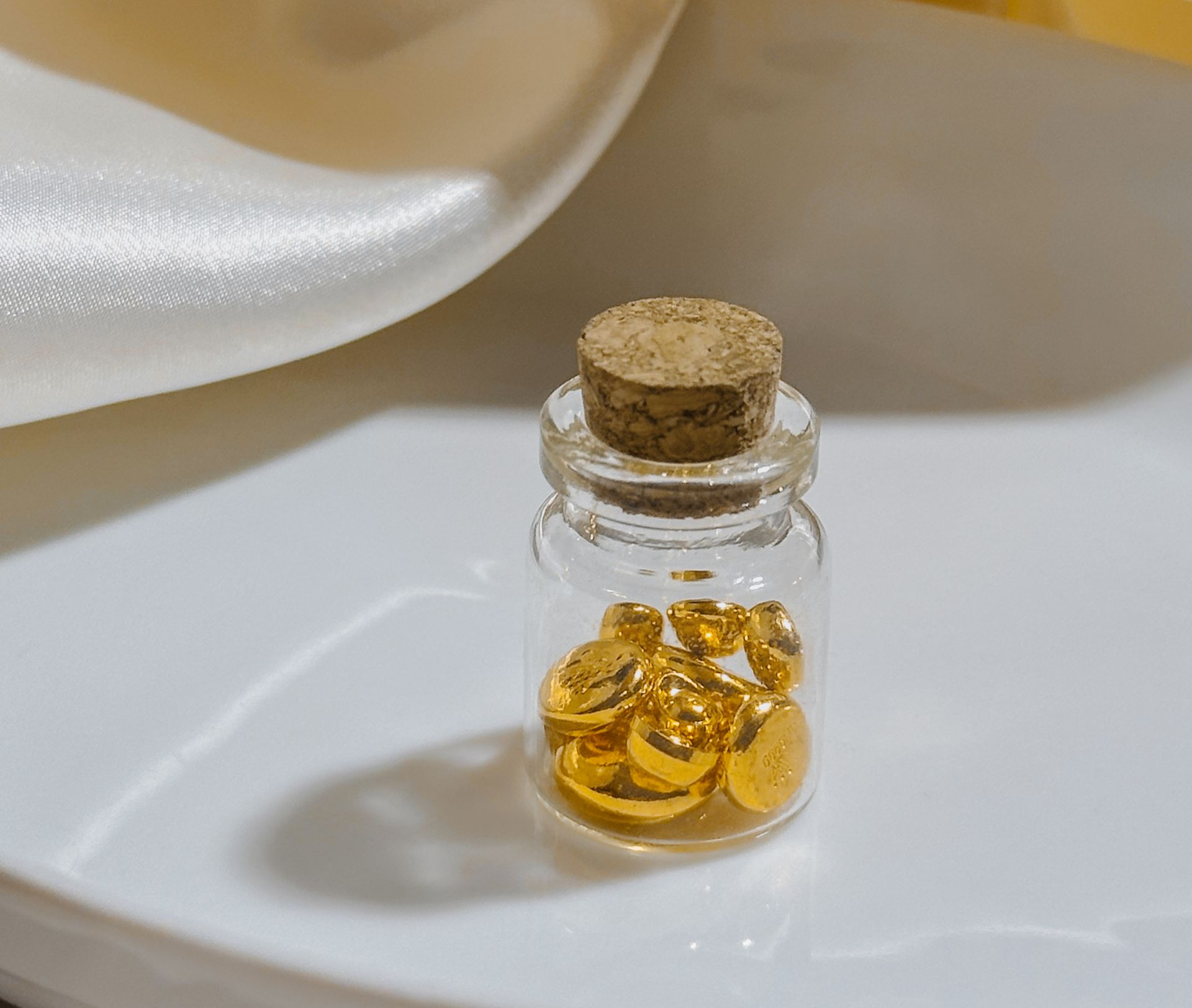 小金豆存錢法，輕鬆用黃金替代存款，抗通膨又穩健理財！成鑫珠寶的小金豆選擇，從1克到2錢純金豆，入門門檻低，適合小資族定期定額存金，安心又靈活，也是送禮的好選擇。