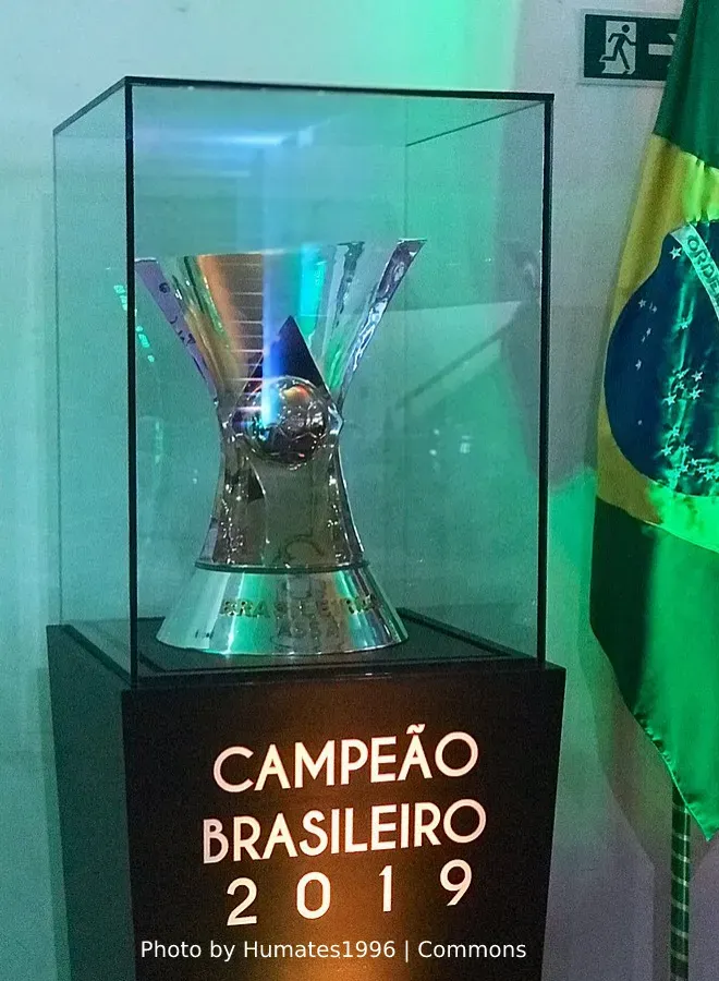 A trophy that says campeao brasileiro 2019 on it