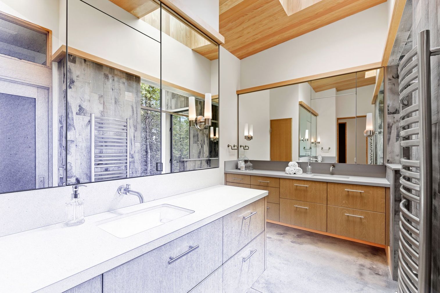 Luminoso bagno moderno con ampia vasca da bagno, lavabo, specchio e dettagli in legno sul soffitto.