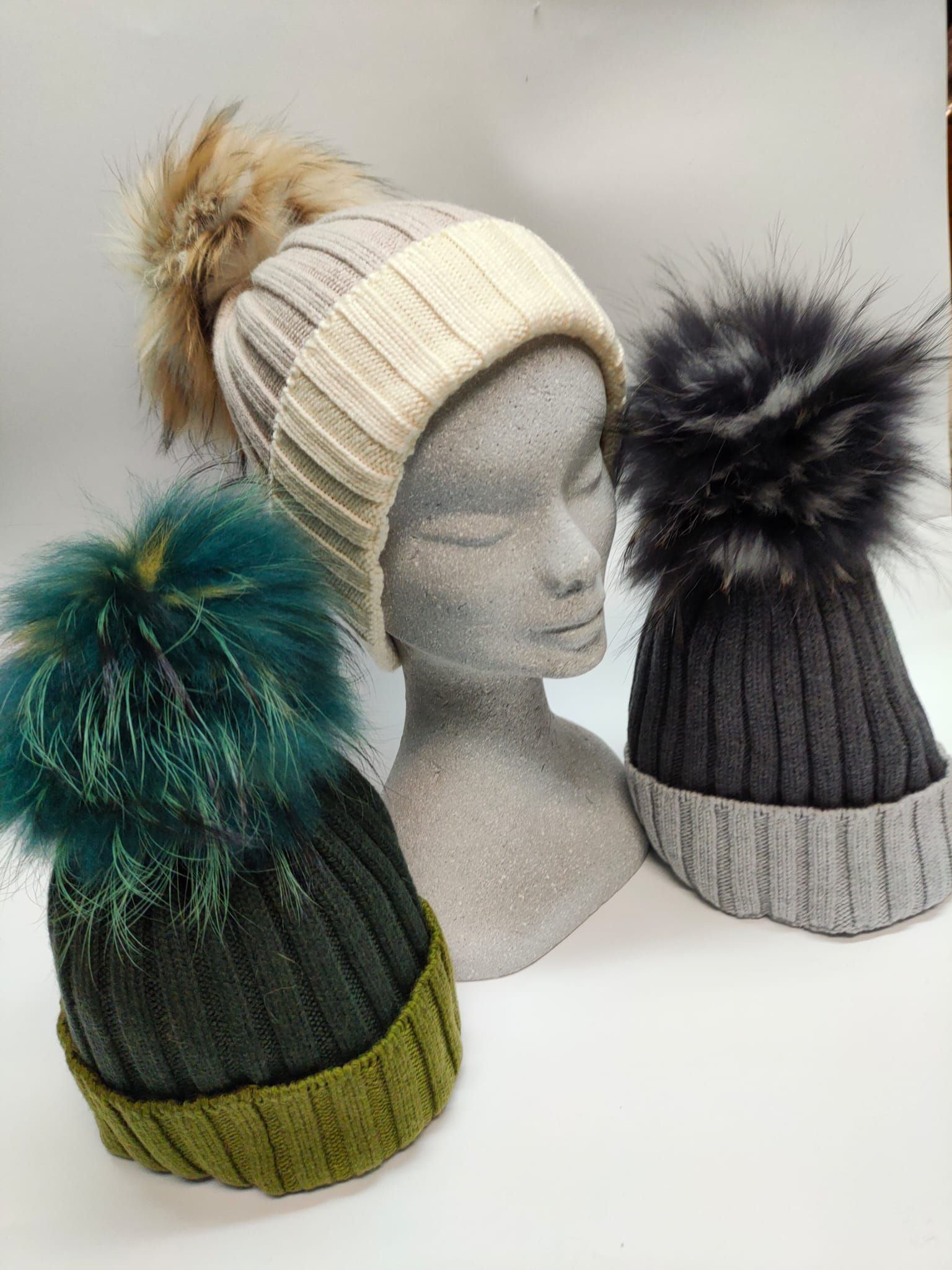 manichino con cappello donna