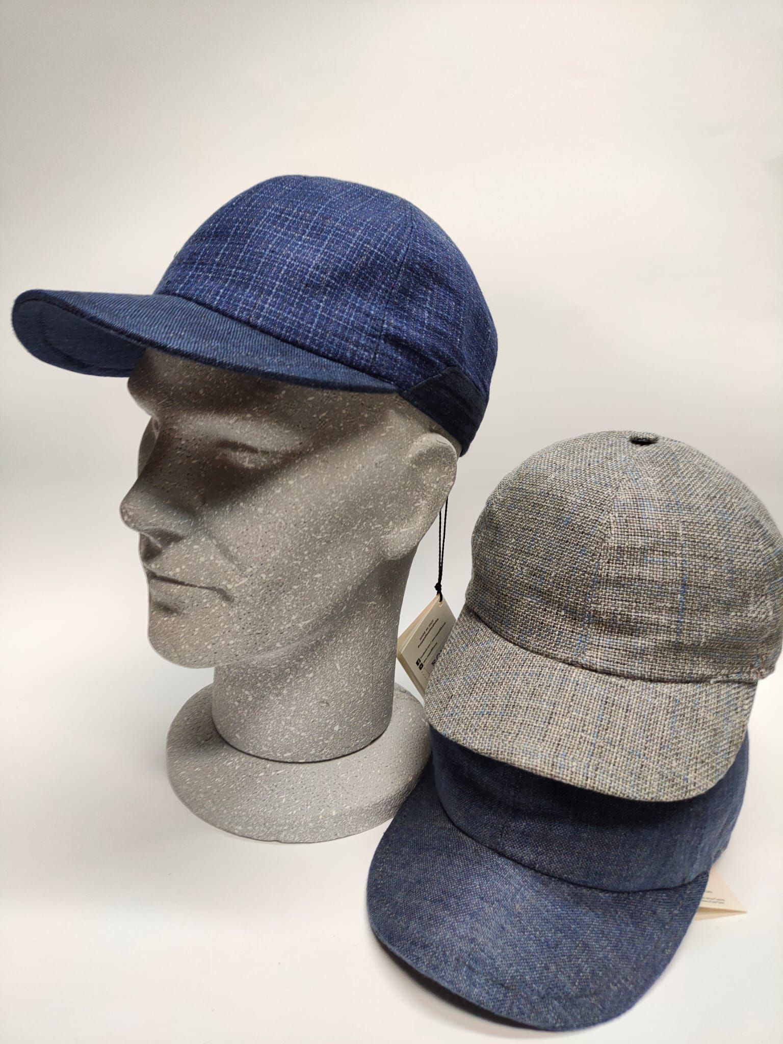 manichino con cappello da uomo