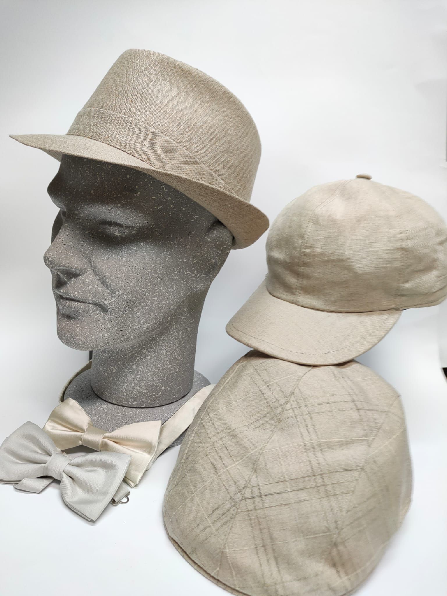 manichino con cappello da uomo