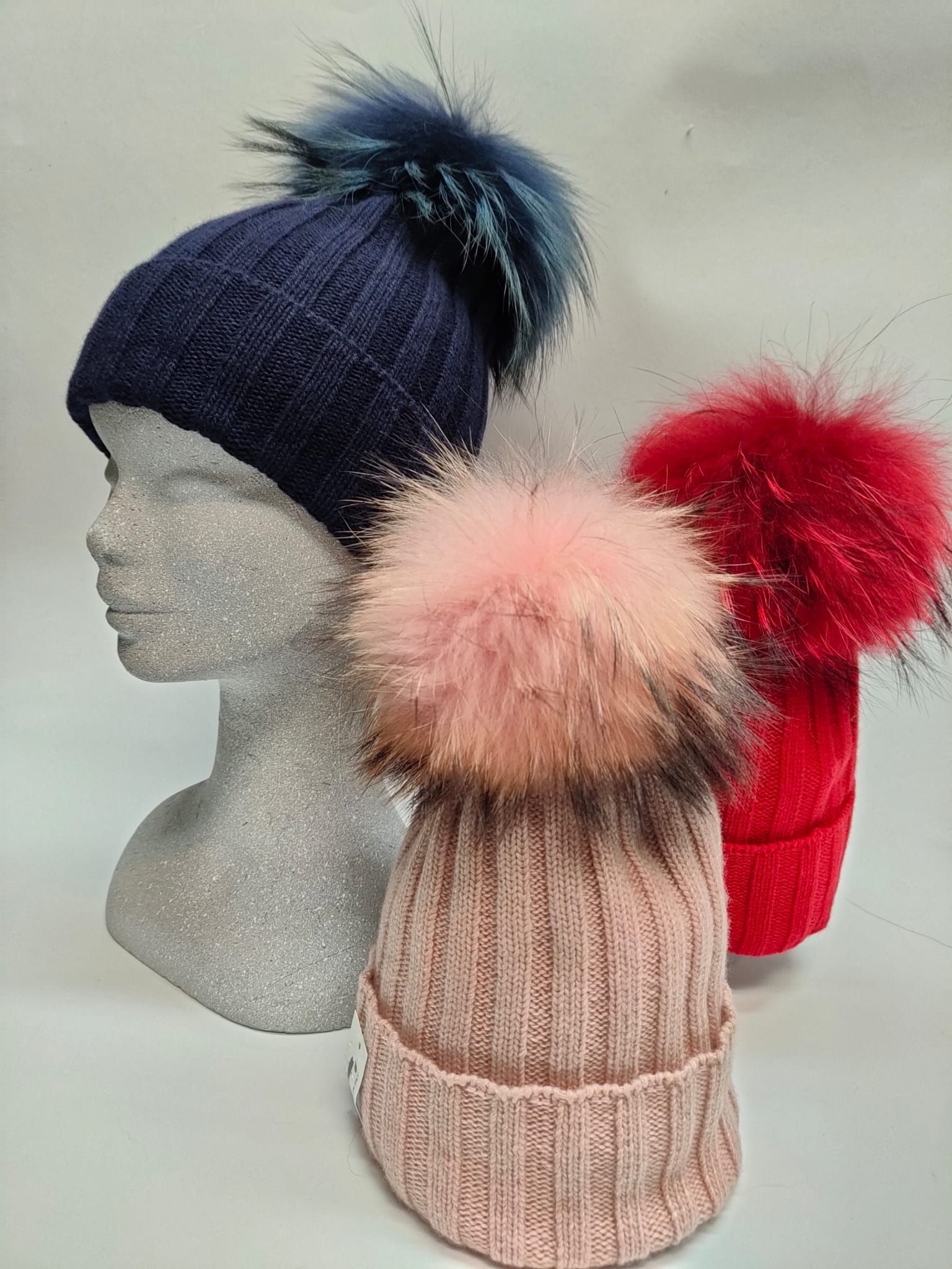 manichino con cappello donna
