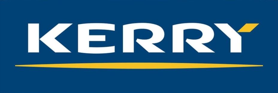 Het Kerry-logo in wit op een blauwe achtergrond met een gele onderstreping en accentlijn.