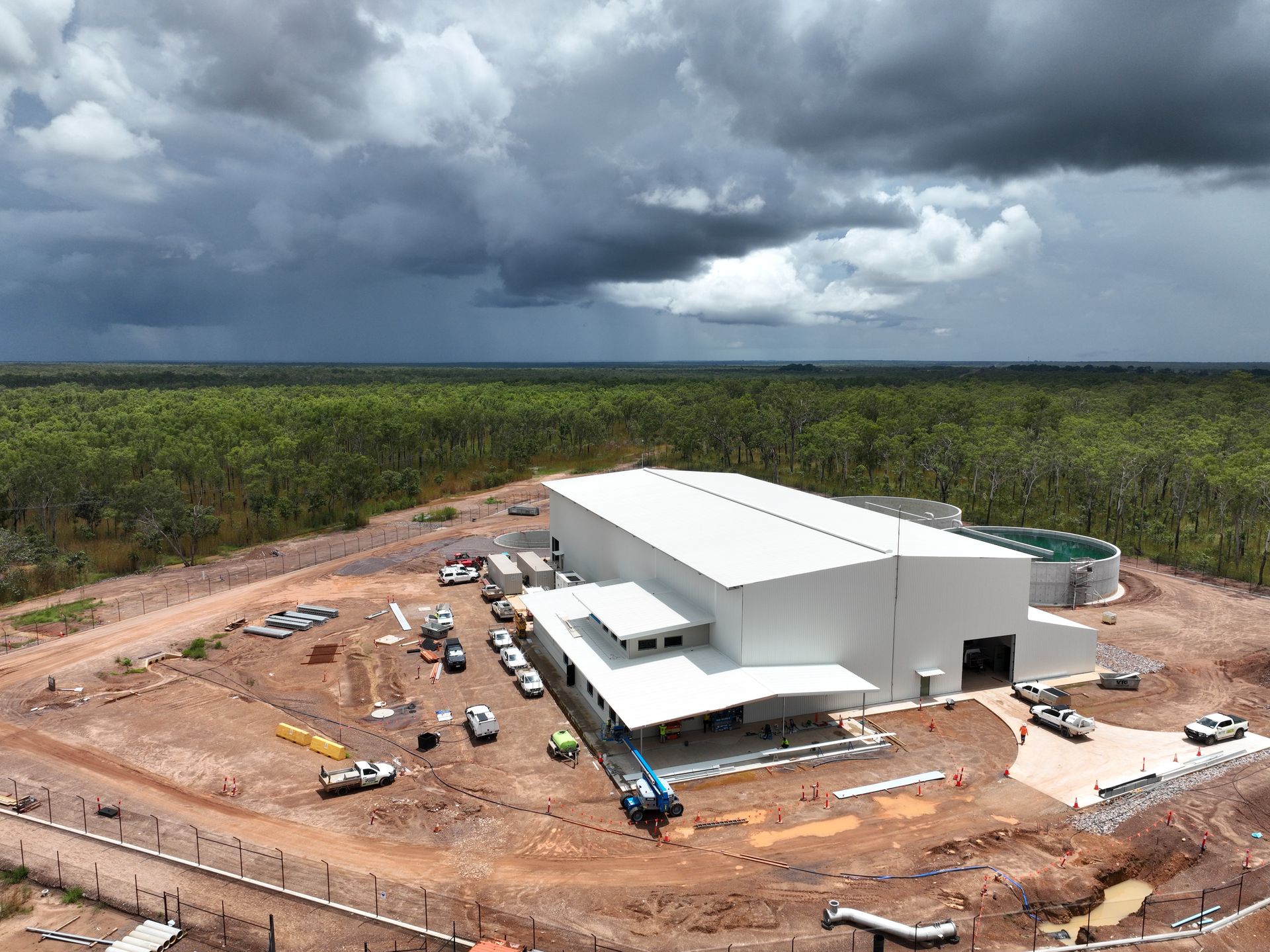 Remote monitoring of construction of large industrial building in tropical Northern Australia. 