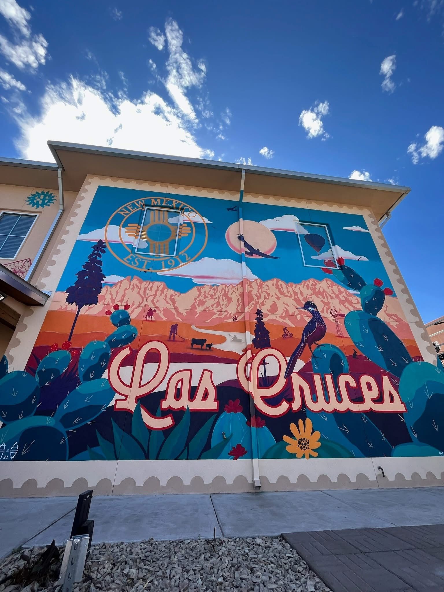 A mural on the side of a building that says new mexico