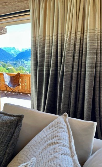 Décoration d'un salon avec rideaux ars vivendi Gstaad