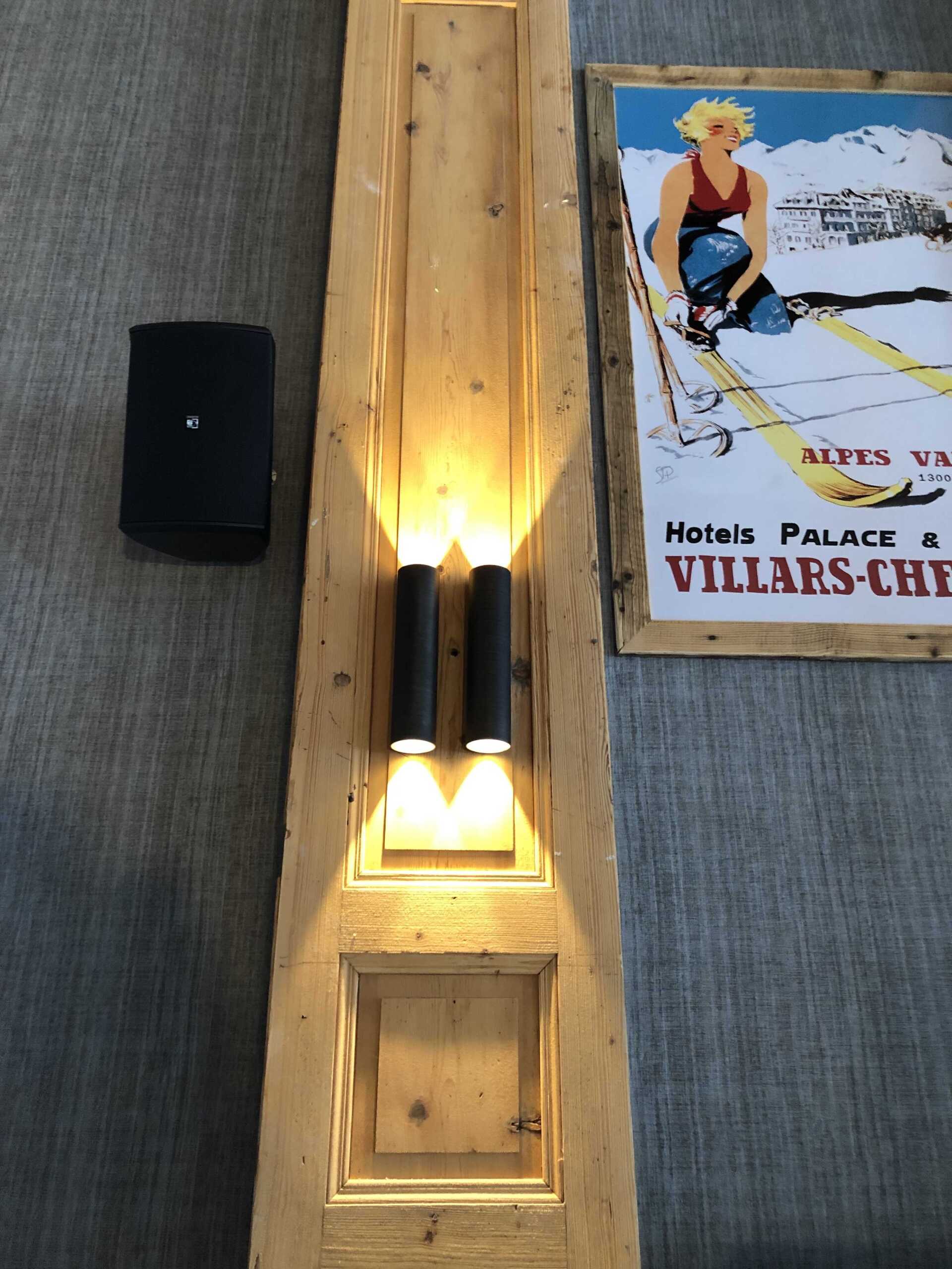 Luminaire sur colonnade