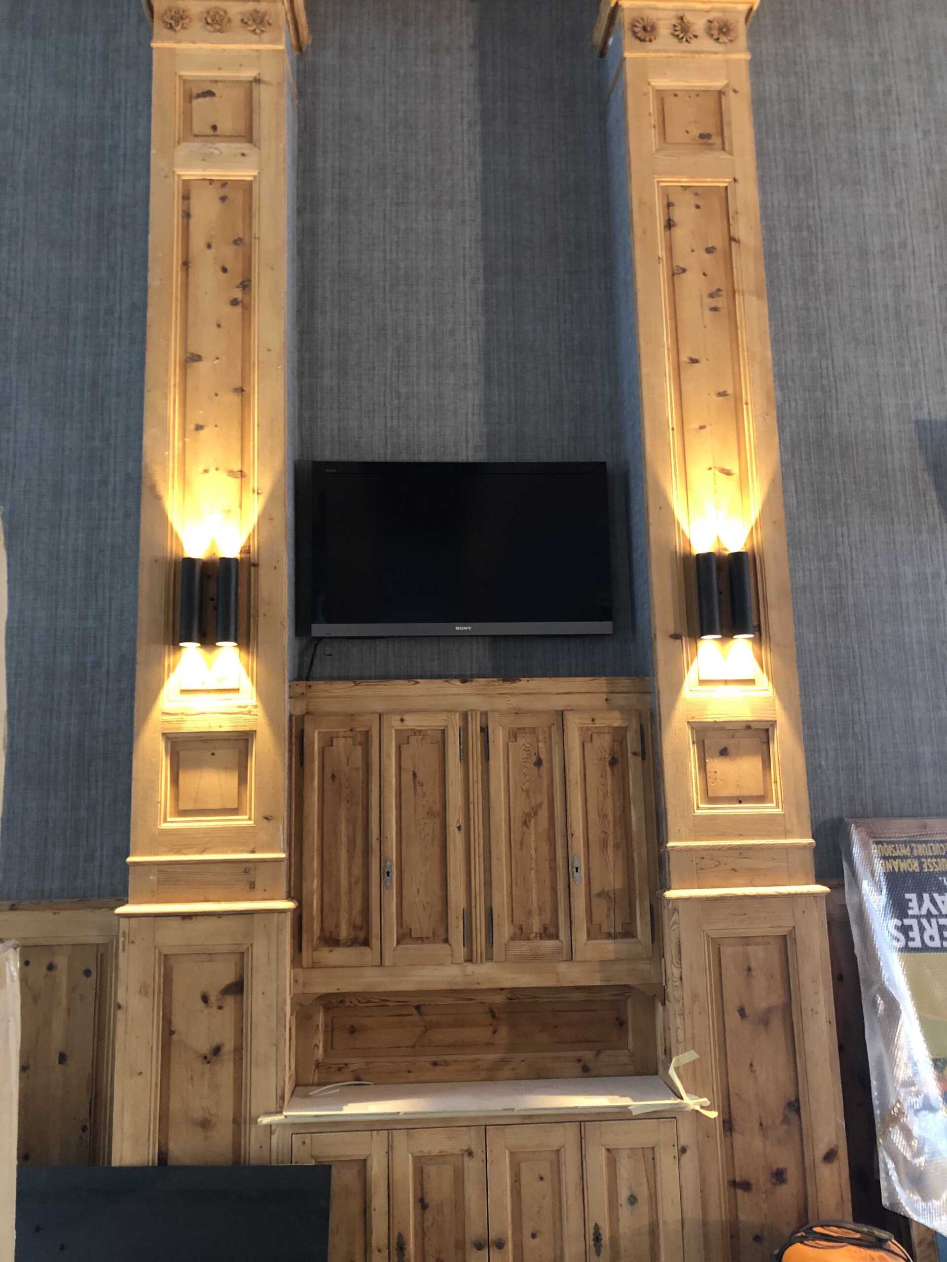 Luminaire sur colonnade double