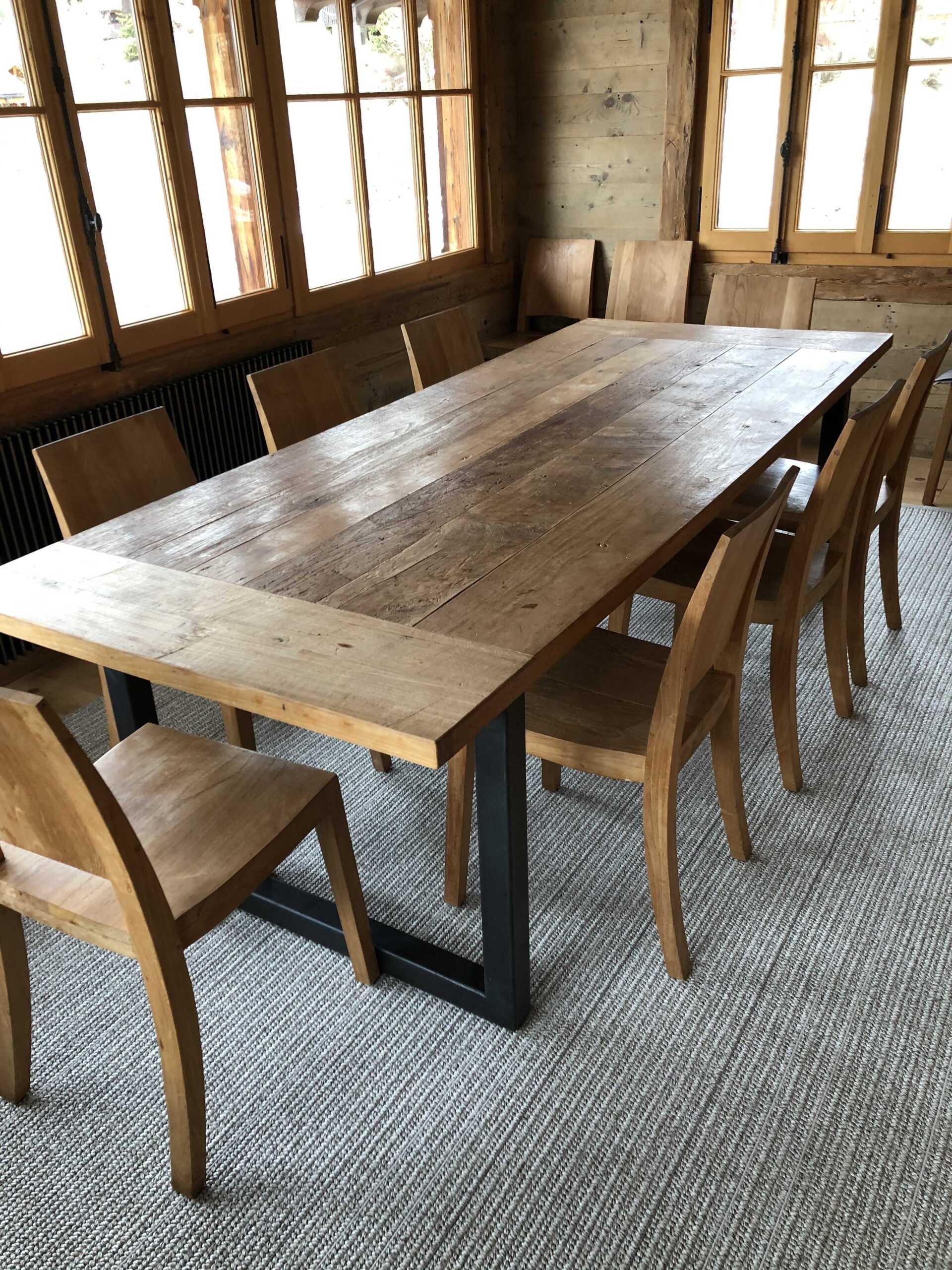 Projet d'architecture d'intérieur de chalet avec salle à manger